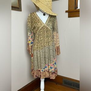 Fun dress that can be worn for any occasion, casual brunch or out door wedding!